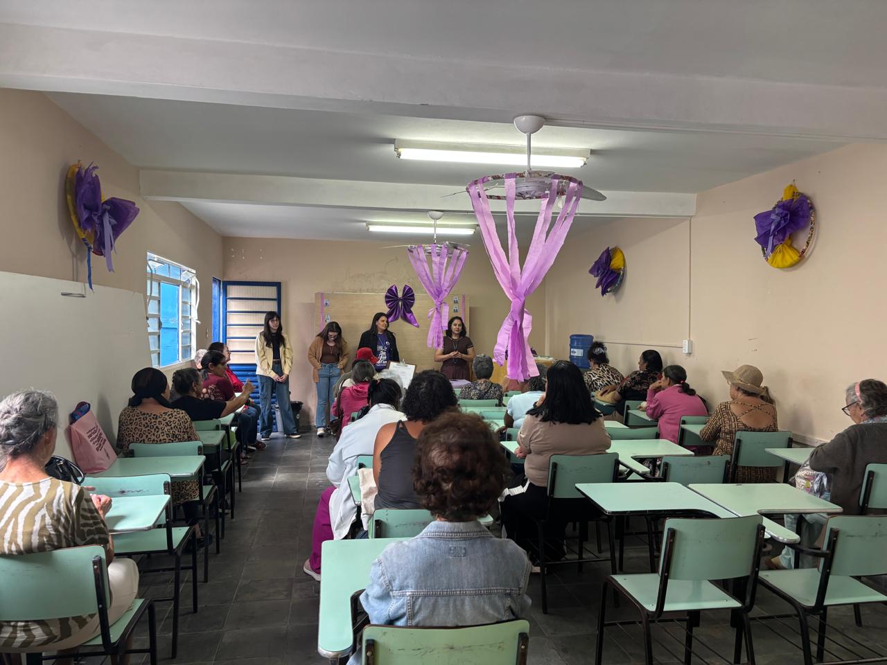 CRAS Centro e SOS realizam ação de mobilização sobre a violência contra a mulher, dentro do Agosto Lilás