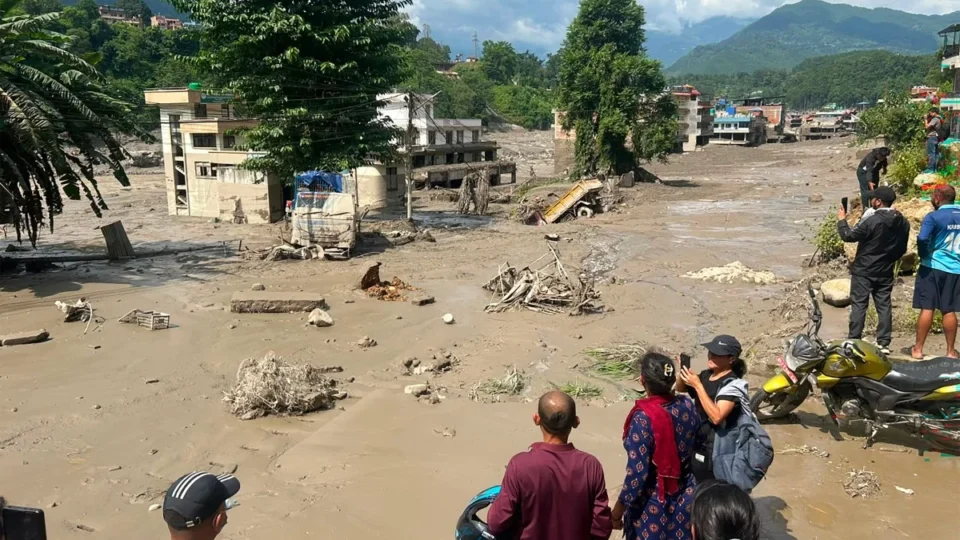 Mortes na fronteira entre Nepal e Tibete passam de 550; desaparecidos superam 1,5 mil