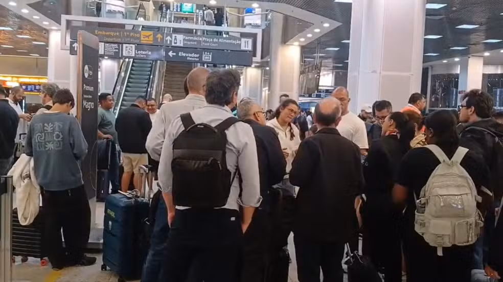 Aeroporto Santos Dumont tem voos cancelados no início da manhã desta sexta-feira após acidente com jato